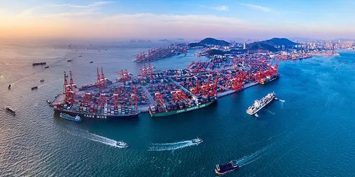 我国第一条集装箱海运航线  --  亚游国际物流