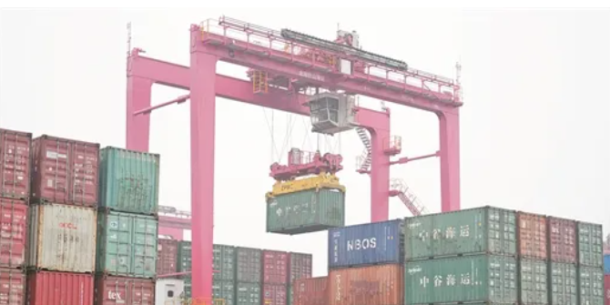 集装箱班轮公司加速结构LNG动力船  --  亚游国际物流