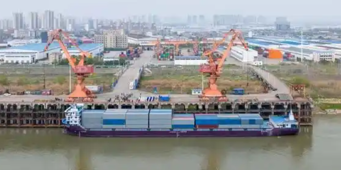 丹阳港镇江最大的内河集装箱码头-亚游国际物流