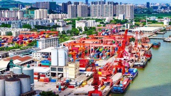 集装箱船淹没大宗集装箱落水  --  亚游国际物流