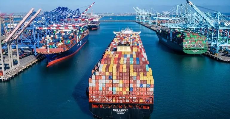 散货船“跨界”运集装箱，，靠谱吗？？？？- 物流新闻 - 海南洋浦航力物流有限公司